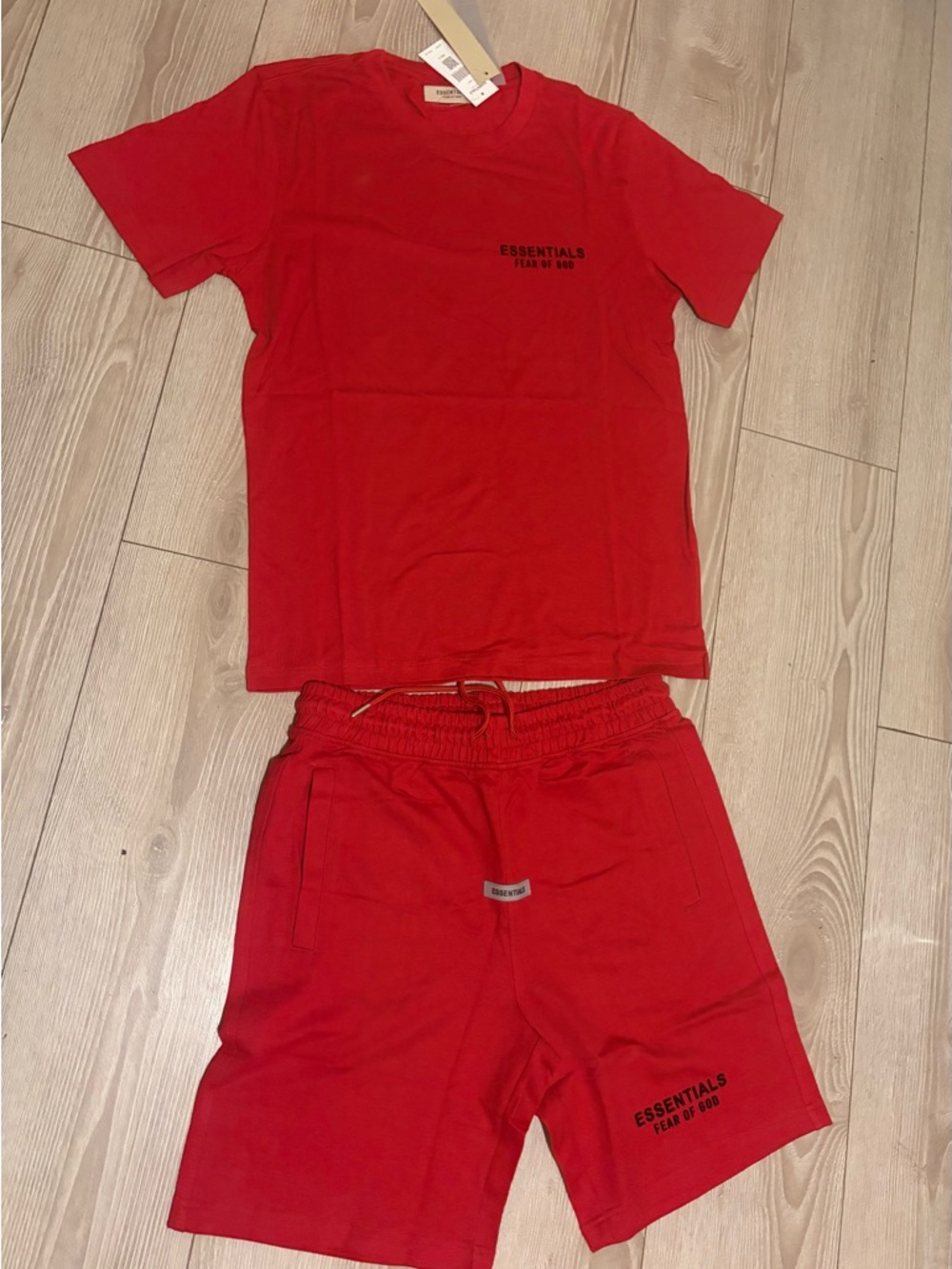 Essentials red short set